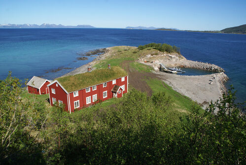 Elgsnes Gård - Flott og stort feriehus med mange muligheter i Troms