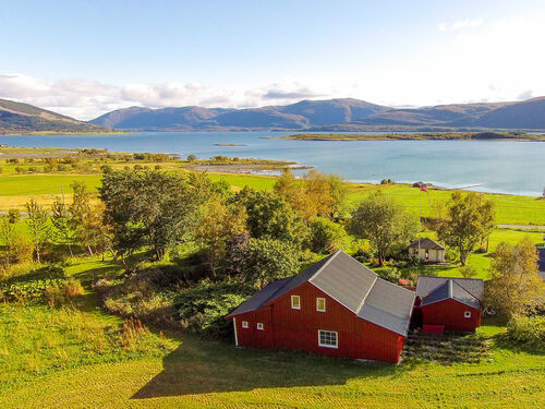 Litlehaug - Fjell og hav i landlige omgivelser midt i hjertet av Helgeland