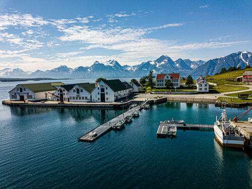 Havnnes Handelssted  Lyngen. - Havnnes Handelssted  Lyngen.