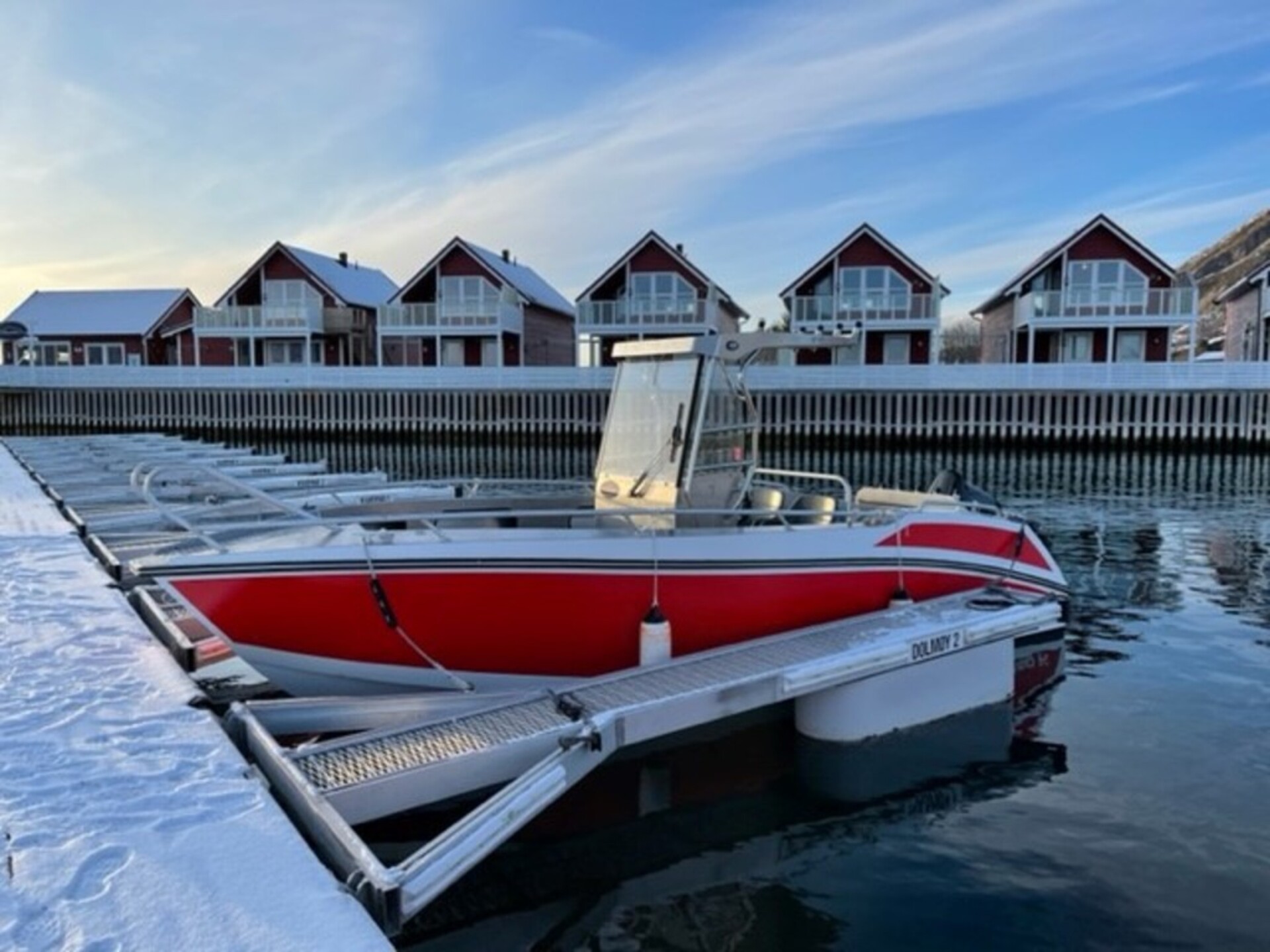 Utleiebåt på flytebrygge