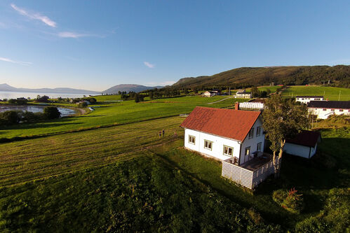 Stornes Gård - Resort with fishing and nice hiking area!